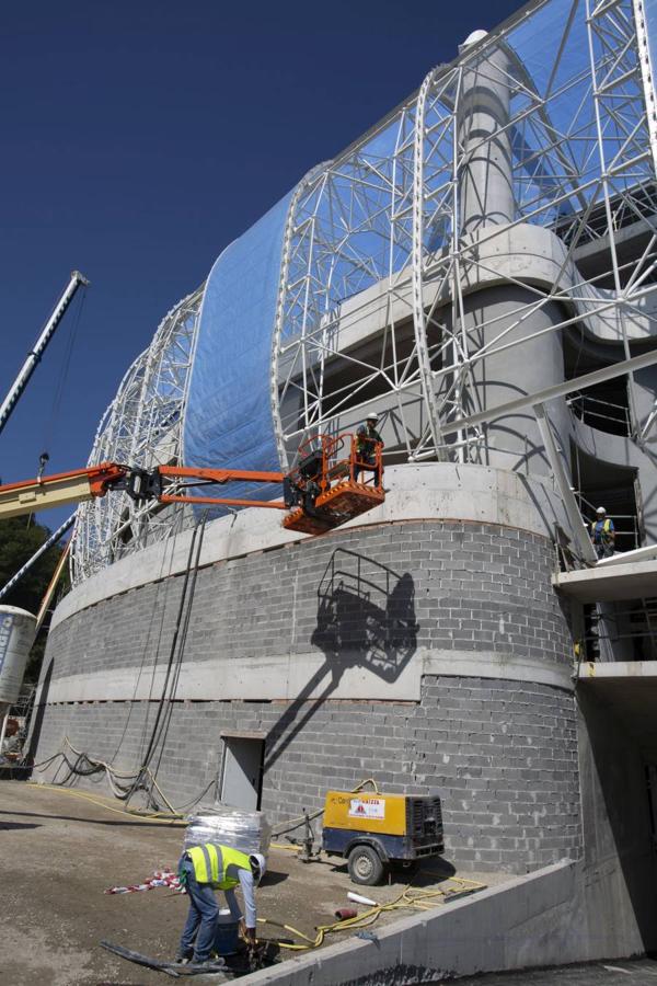 El campo de la Real Sociedad está preparado para que el sábado se dispute el primer partido del conjunto txuri-urdin en casa esta temporada.