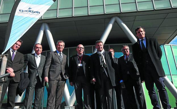 Instituciones, en la inauguración de la llegada de la compañía Emerson a Irun en 2016.