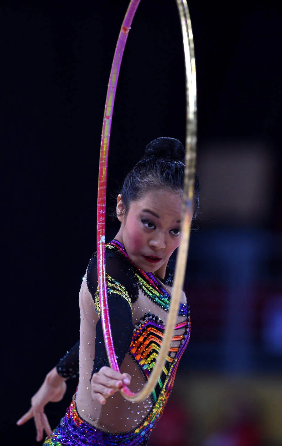 Varias gimnastas compiten durante el Campeonato del Mundo de gimnasia rítmica que se celebra en Sofía, Bulgaria