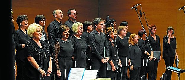 Inicios. El Orfeón Debabarrena es una formación reciente y se presentó por primera vez ante el público eibarrés en la recta final del año 2016. 