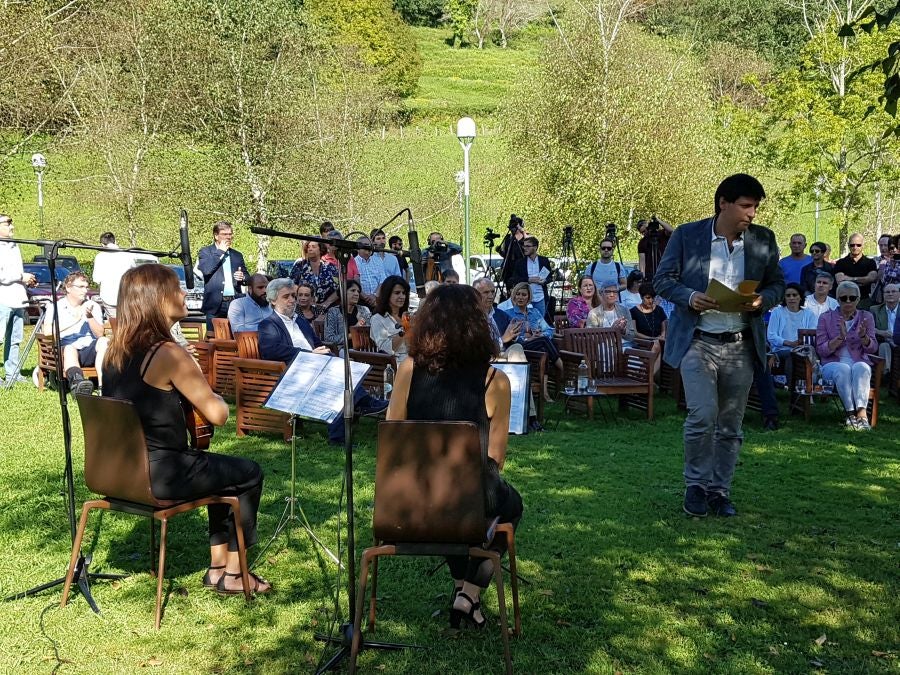 Emocionado reconocimiento de todos los partidos al policía nacional Antonio Cedillo, asesinado por ETA en Errenteria