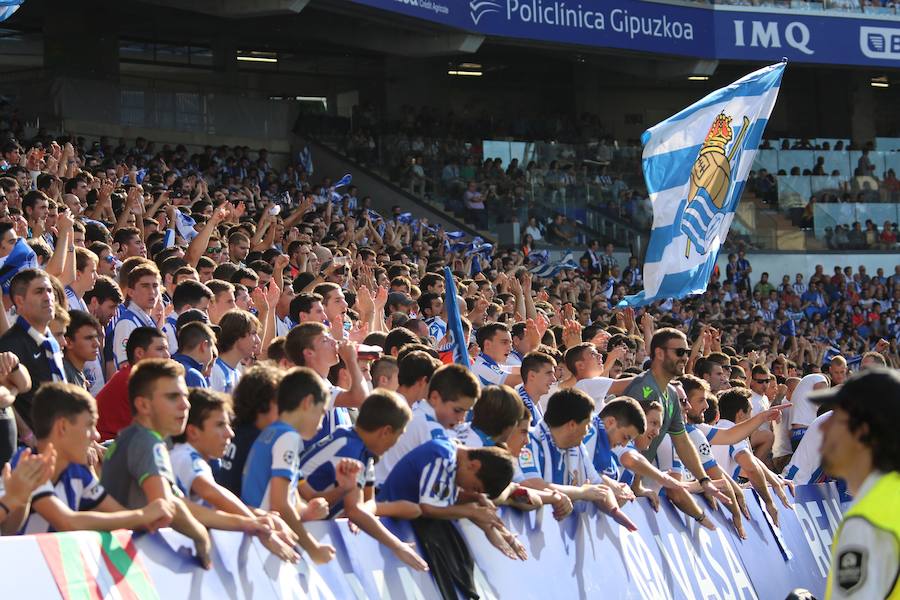 Casi 29.000 aficionados han llenado las gradas del nuevo Anoeta en su estreno