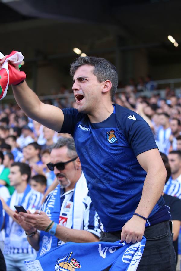 Casi 29.000 aficionados han llenado las gradas del nuevo Anoeta en su estreno