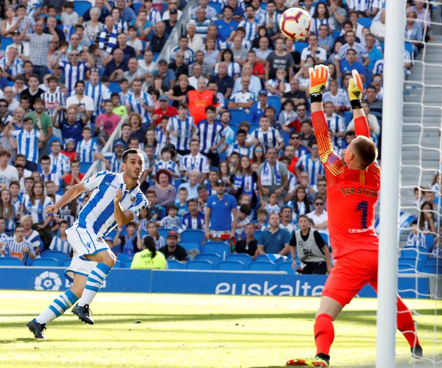 Casi 29.000 aficionados han llenado las gradas del nuevo Anoeta en su estreno