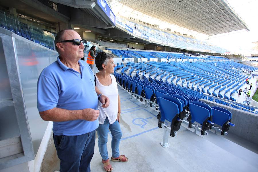 Los aficionados han acudido en masa al estreno del nuevo ANoeta ante el Barcelona