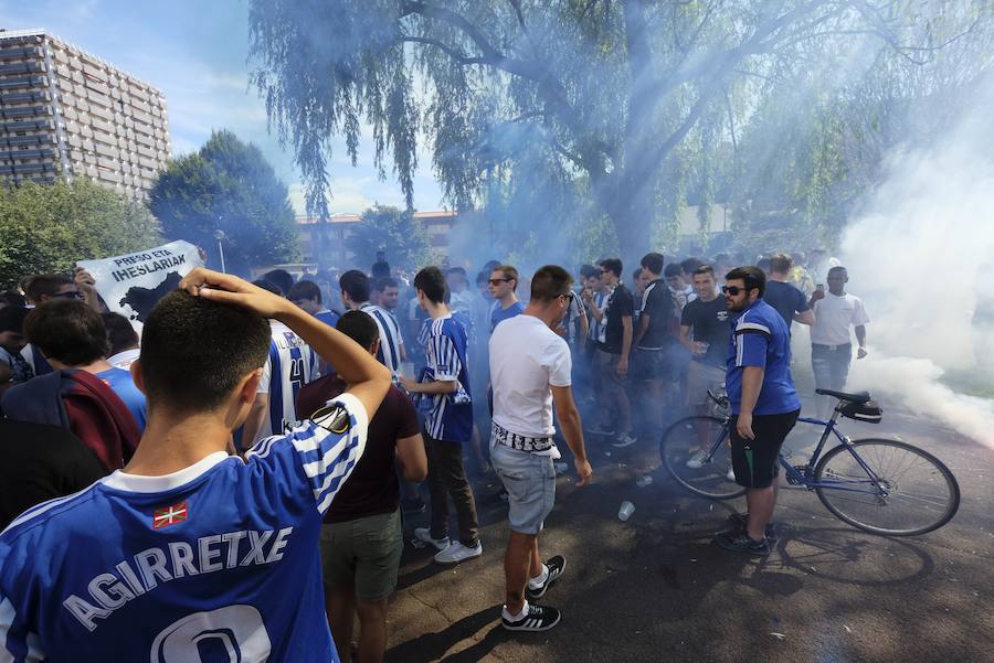 Los aficionados han acudido en masa al estreno del nuevo ANoeta ante el Barcelona