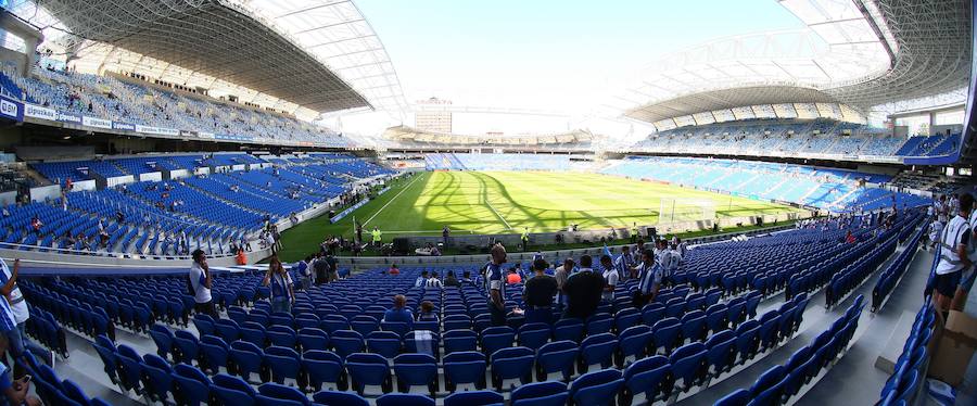 Los aficionados han acudido en masa al estreno del nuevo ANoeta ante el Barcelona
