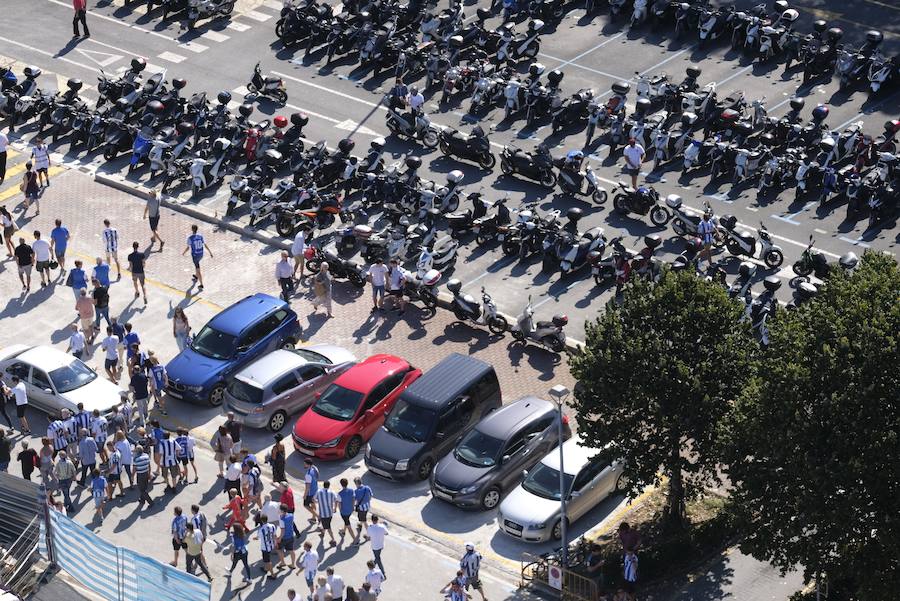 Los aficionados han acudido en masa al estreno del nuevo ANoeta ante el Barcelona