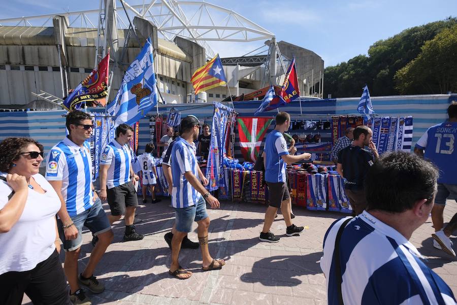Los aficionados han acudido en masa al estreno del nuevo ANoeta ante el Barcelona