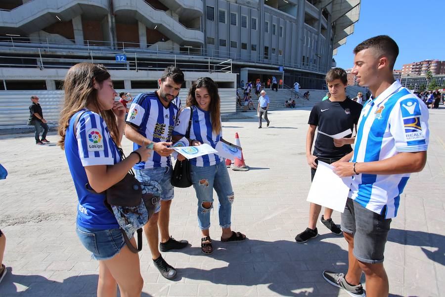 Los aficionados han acudido en masa al estreno del nuevo ANoeta ante el Barcelona