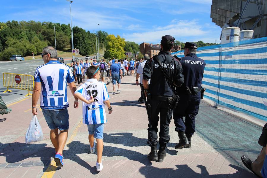 Los aficionados han acudido en masa al estreno del nuevo ANoeta ante el Barcelona