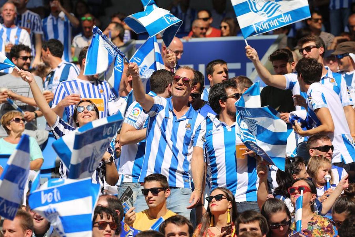 El equipo txuri-urdin ha estrenado el nuevo Anoeta frente a los blaugranas