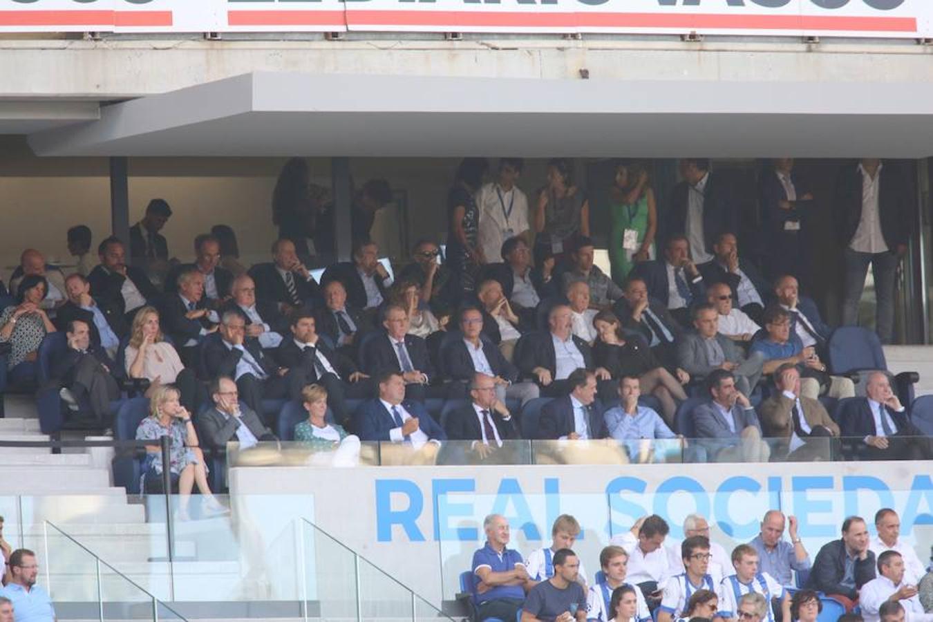 El equipo txuri-urdin ha estrenado el nuevo Anoeta frente a los blaugranas