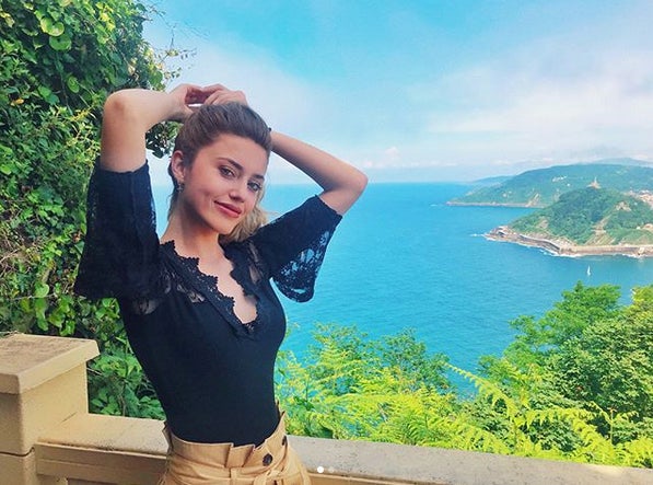 La modelo navarra Amaia Izar Leache se ha hecho con la corona de Miss World Spain, cuya gala final se celebró en Rota, Cádiz.