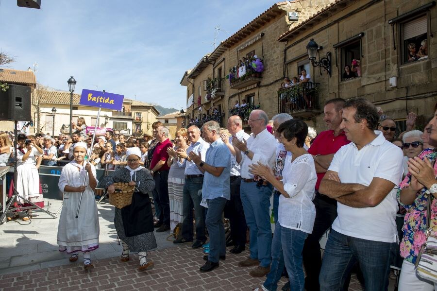 La mayoría de las bogas de txakoli comenzarán entre mañana y la próxima semana con la recogida de uva para la nueva cosecha. Como preámbulo de esta nueva cosecha, ayer se celebró en Zarautz la XVII.