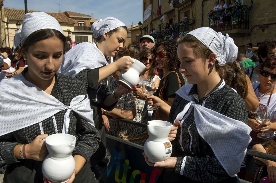 La mayoría de las bogas de txakoli comenzarán entre mañana y la próxima semana con la recogida de uva para la nueva cosecha. Como preámbulo de esta nueva cosecha, ayer se celebró en Zarautz la XVII.