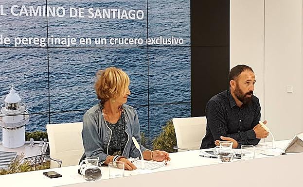 La directora de Turismo, Maite Cruzado y el diputado de Cultura, Denis Itxaso, durante la presentación del proyecto. 