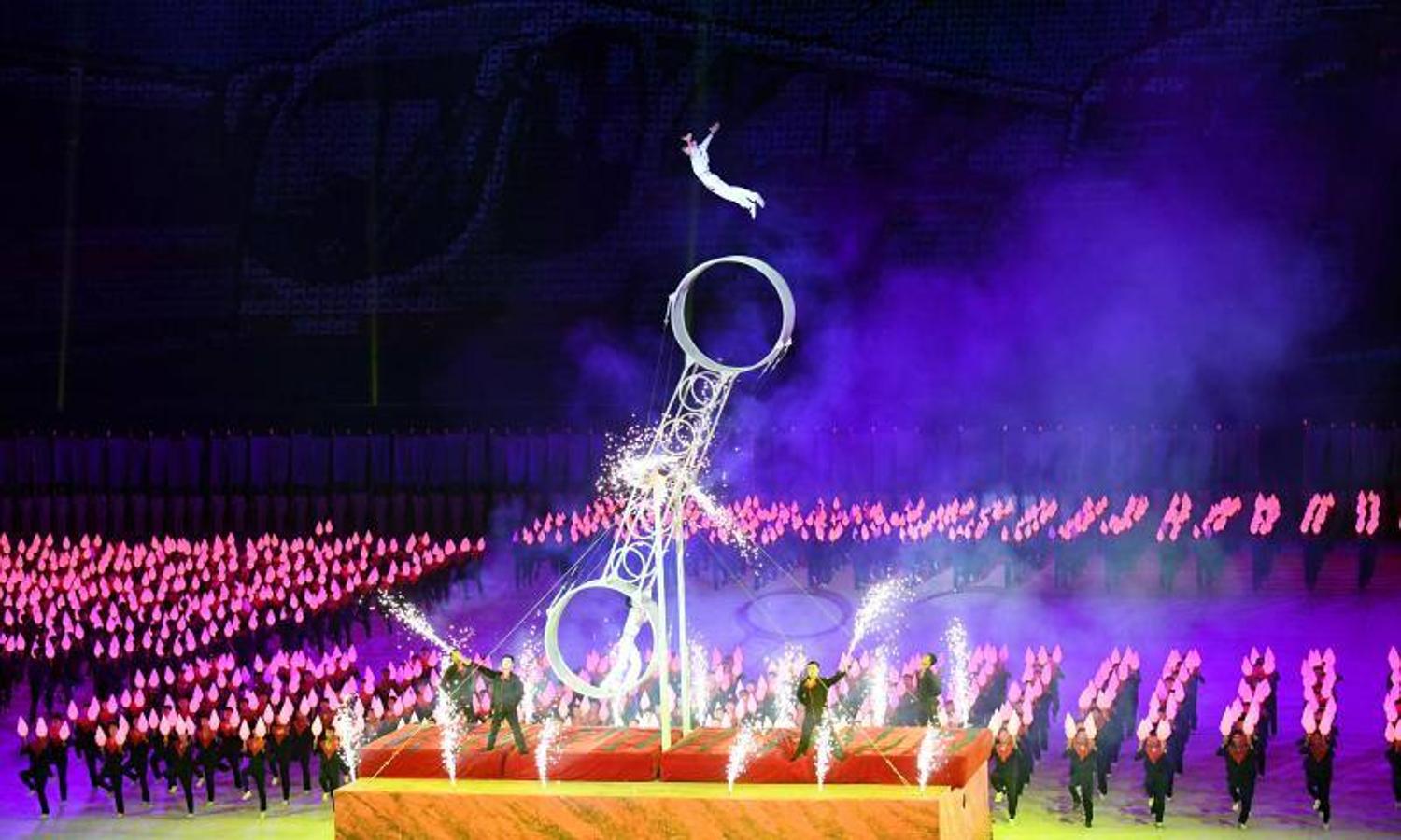 Artistas de Corea del Norte se presentan en el estadio May Day, en Pyongyang en el marco de la tercera cumbre intercoreana que se celebra en Pyongyang.