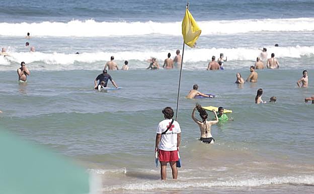 Socorristas en Zarautz. 