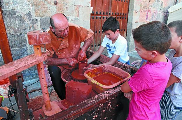 Taller de cerámica ubicado en la plaza Nicolás Lekuona. 