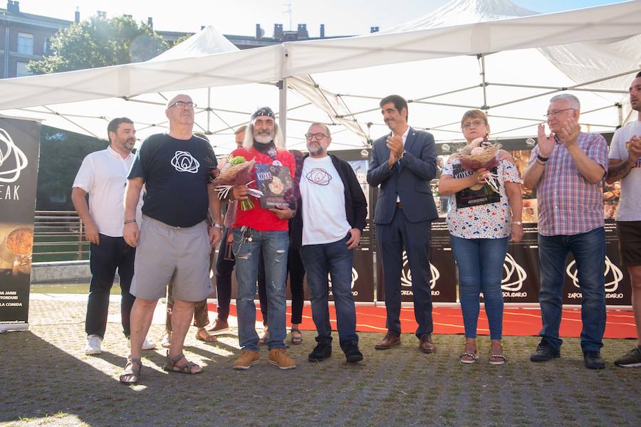 Los asistentes acabaron con los 10.000 pintxos que aportaron desinteresadamente restaurantes y bares