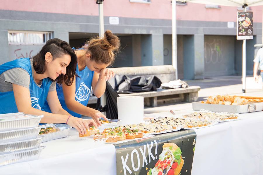 Los asistentes acabaron con los 10.000 pintxos que aportaron desinteresadamente restaurantes y bares