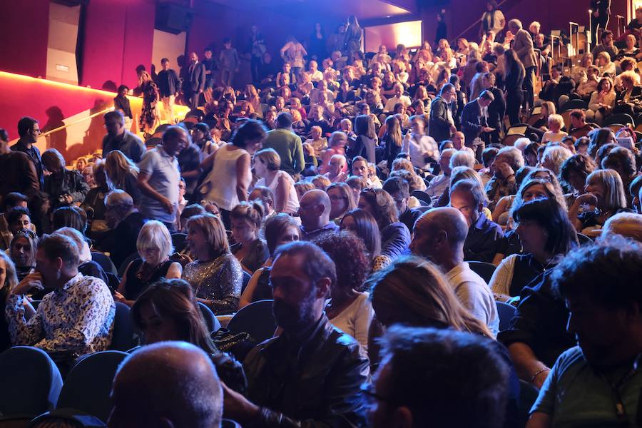 Judi Dench ha recibido este martes el máximo galardón del Festival de Cine de San Sebastián, el Premio Donostia, durante una emotiva gala celebrada en el Kursaal.