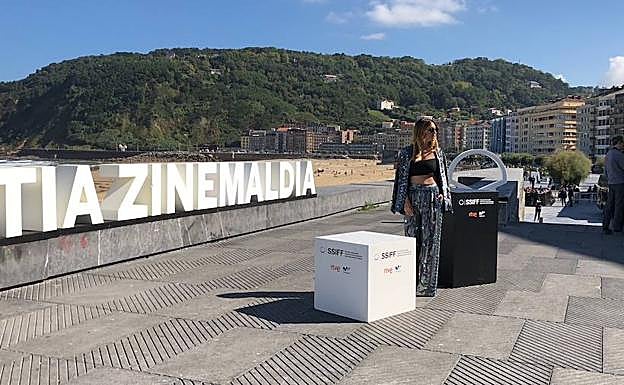 Blanca Suarez en el photocall previo a la rueda de prensa. 