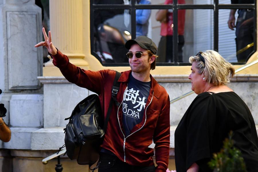 Acotres como Robert Pattinson, Juliette Binoche y el magnetismo de las actrices que conforman el reparto de 'Quién te cantará' han sido los protagonistas del Festival de Cine de San Sebastián en el día de hoy.