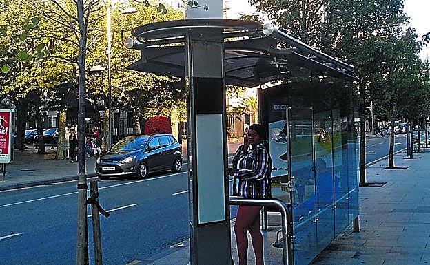 Marquesina del paseo Colón, a la altura de la plaza del Ensanche.