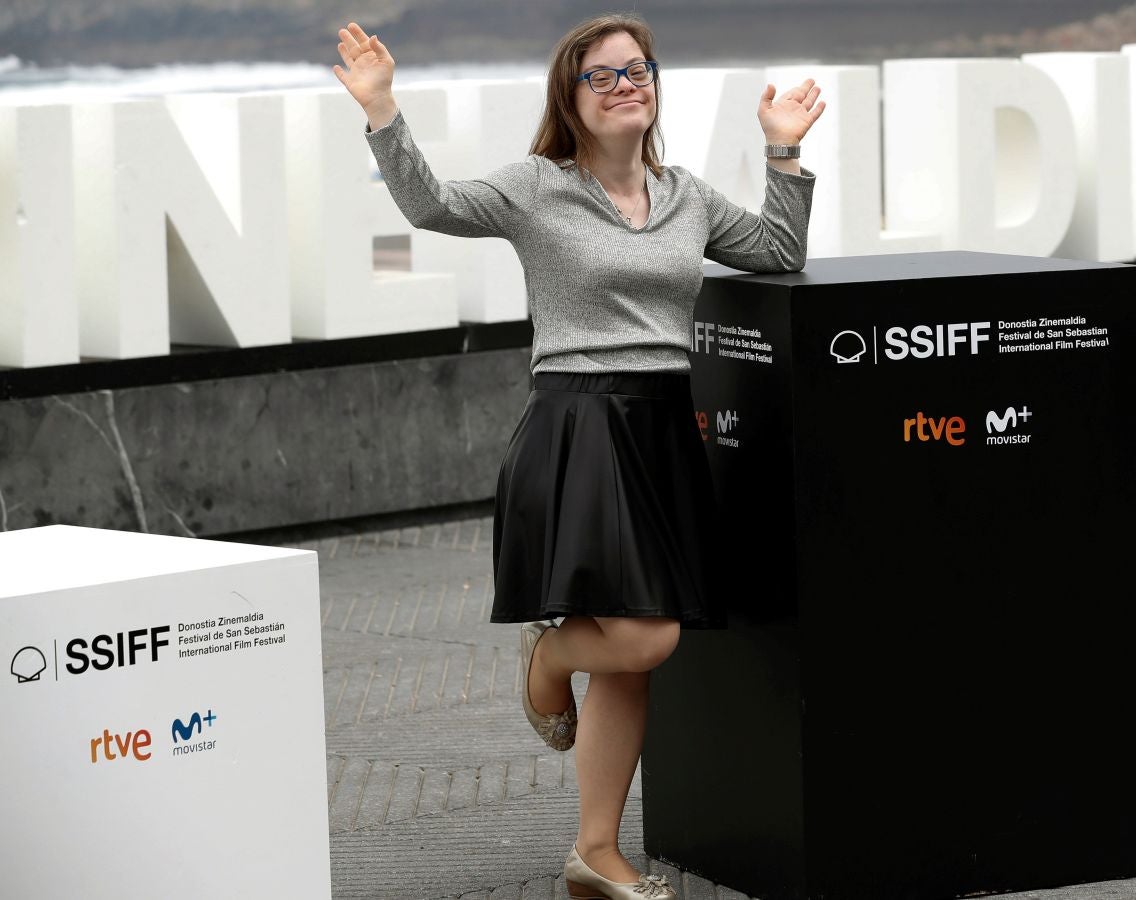 Los discapacitados intelectuales que han trabajado en 'Campeones', filme seleccionado por España para los Óscar de 2019 han viajado a San Sebastián para presentar en la pantalla gigante del Velódromo de Anoeta ambos filmes -primero se proyectará 'Campeones' y después el documental 'Ni distintos ni diferentes: Campeones'.