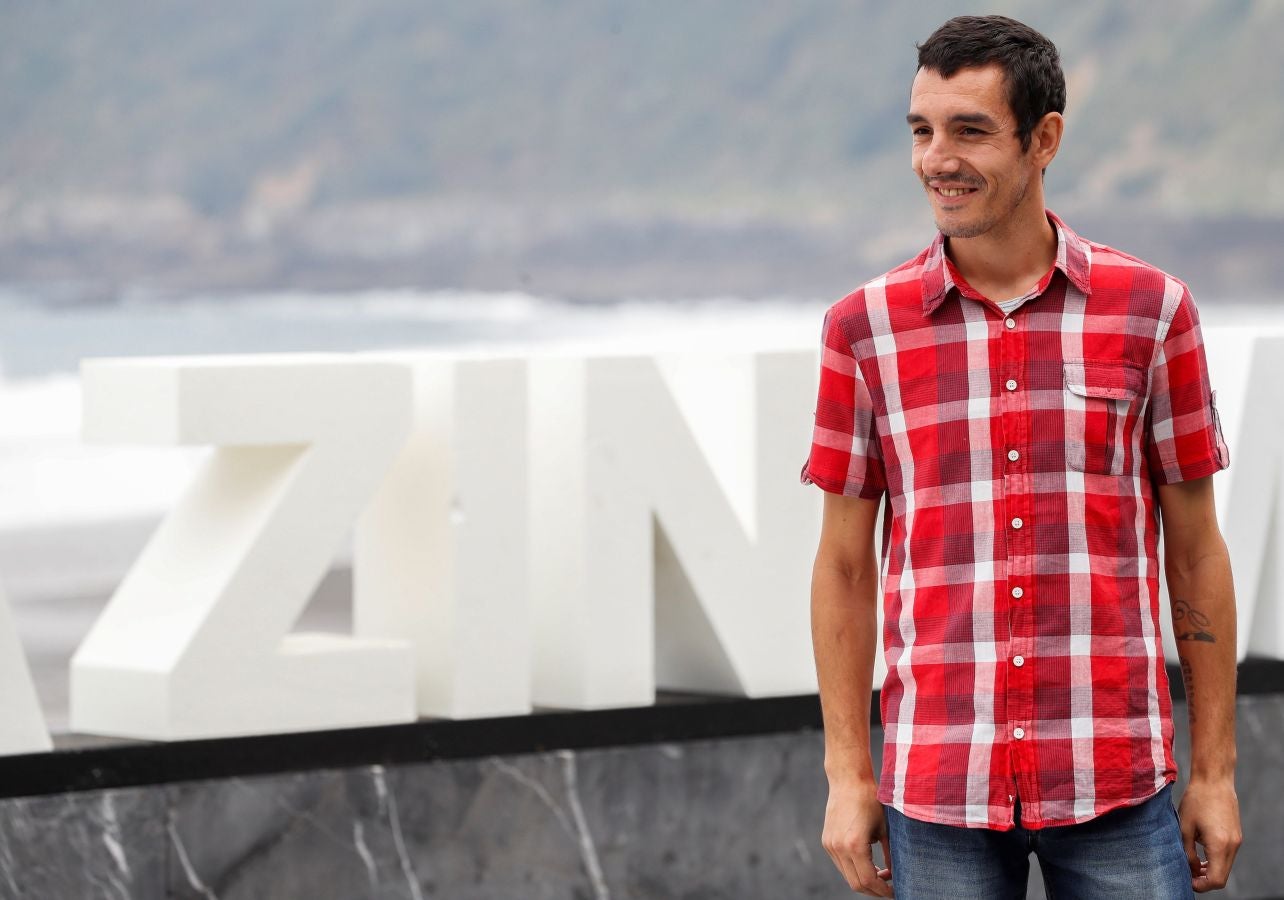 Los discapacitados intelectuales que han trabajado en 'Campeones', filme seleccionado por España para los Óscar de 2019 han viajado a San Sebastián para presentar en la pantalla gigante del Velódromo de Anoeta ambos filmes -primero se proyectará 'Campeones' y después el documental 'Ni distintos ni diferentes: Campeones'.