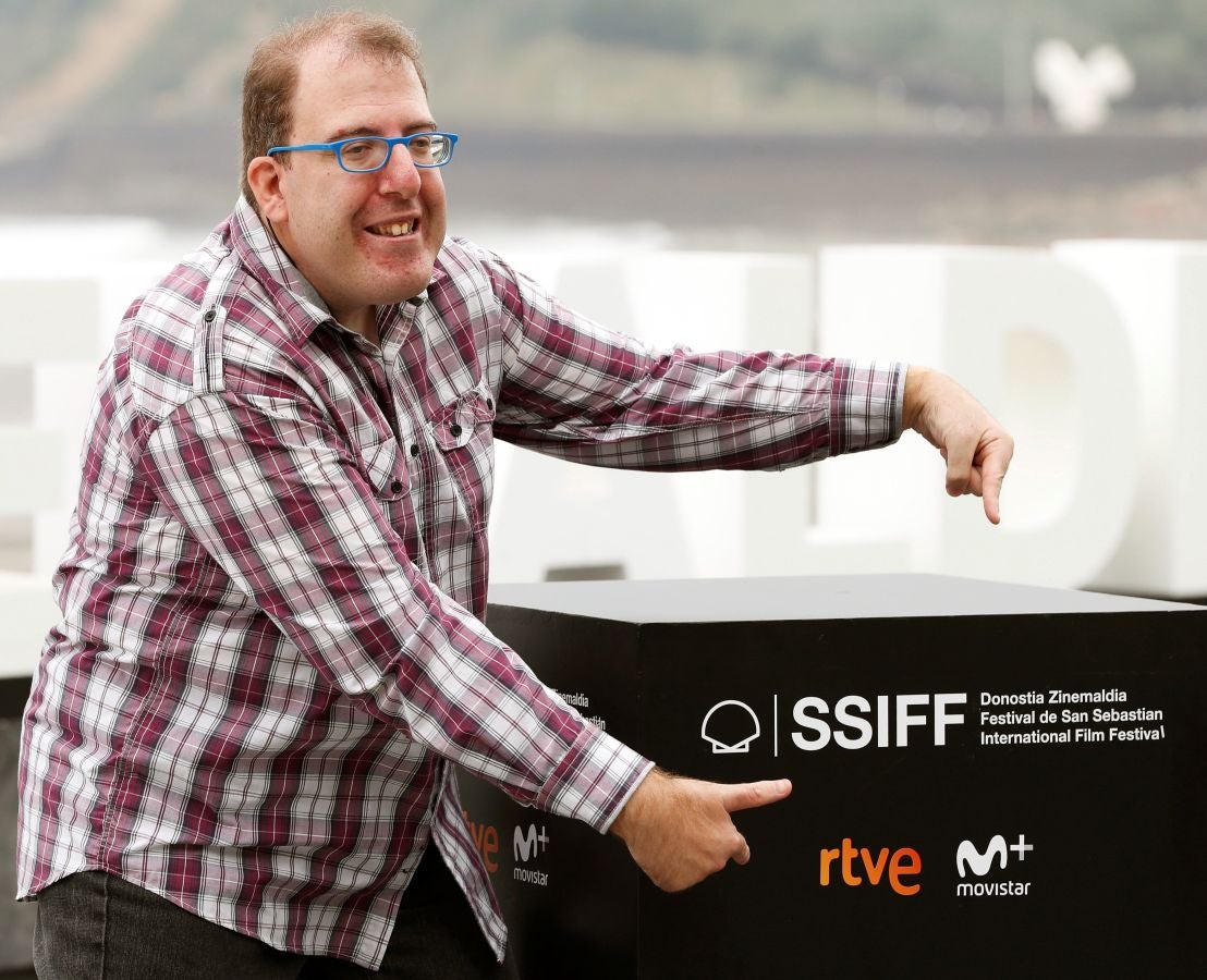 Los discapacitados intelectuales que han trabajado en 'Campeones', filme seleccionado por España para los Óscar de 2019 han viajado a San Sebastián para presentar en la pantalla gigante del Velódromo de Anoeta ambos filmes -primero se proyectará 'Campeones' y después el documental 'Ni distintos ni diferentes: Campeones'.