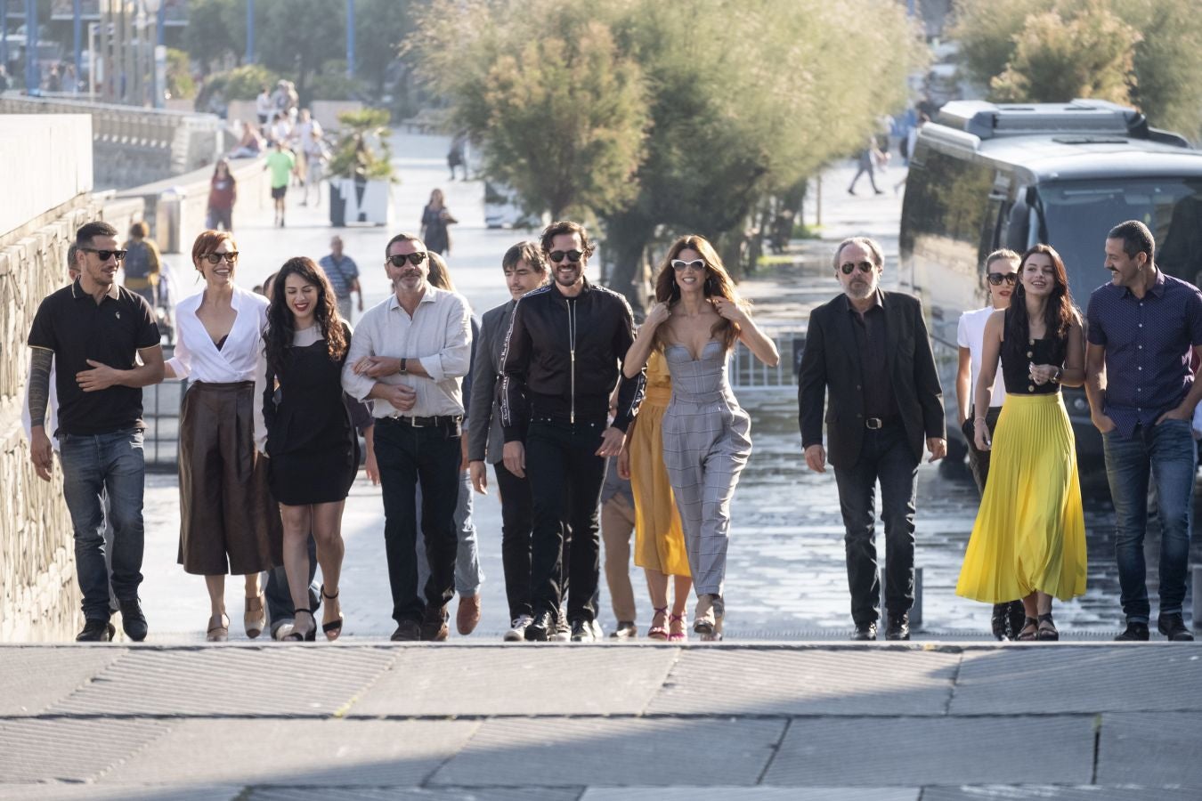 Un padre diabólico, unos hermanos que se despedazan, mujeres de hierro, y en el centro, el suculento negocio del narcotráfico. Así es la serie española 'Gigantes', presentada este viernes en el Festival de cine de San Sebastián