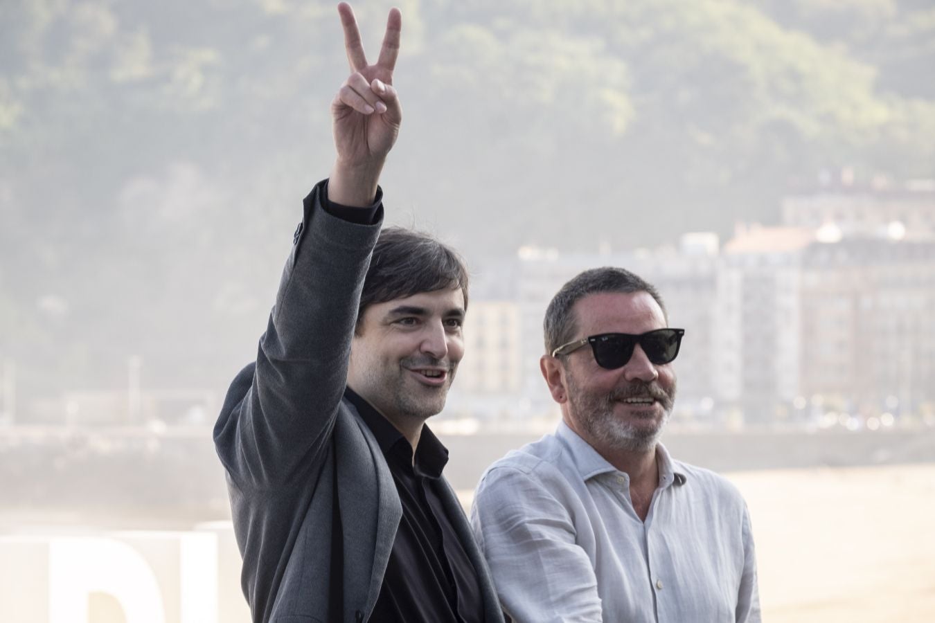 Un padre diabólico, unos hermanos que se despedazan, mujeres de hierro, y en el centro, el suculento negocio del narcotráfico. Así es la serie española 'Gigantes', presentada este viernes en el Festival de cine de San Sebastián