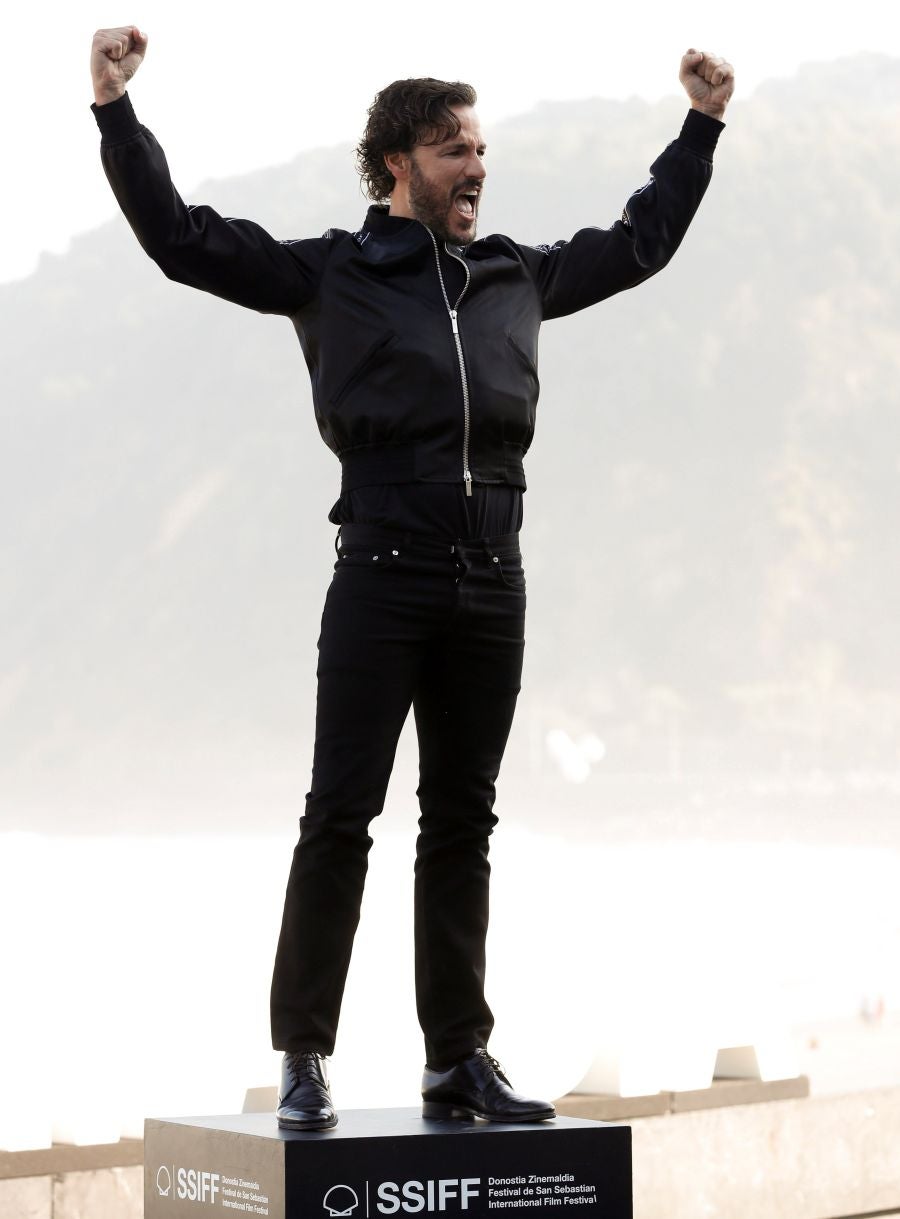 Un padre diabólico, unos hermanos que se despedazan, mujeres de hierro, y en el centro, el suculento negocio del narcotráfico. Así es la serie española 'Gigantes', presentada este viernes en el Festival de cine de San Sebastián