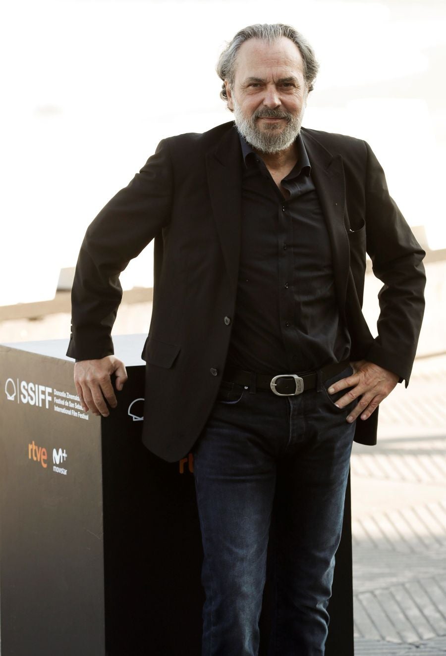 Un padre diabólico, unos hermanos que se despedazan, mujeres de hierro, y en el centro, el suculento negocio del narcotráfico. Así es la serie española 'Gigantes', presentada este viernes en el Festival de cine de San Sebastián