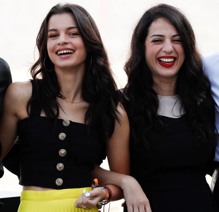 Un padre diabólico, unos hermanos que se despedazan, mujeres de hierro, y en el centro, el suculento negocio del narcotráfico. Así es la serie española 'Gigantes', presentada este viernes en el Festival de cine de San Sebastián