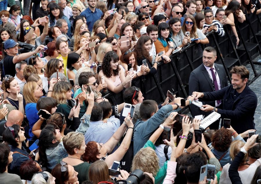 Bradley Cooper, tres veces nominado al Oscar como mejor actor, cierra la sección Perlas del Festival de San Sebastián con su opera prima como director, 'A star is born' 