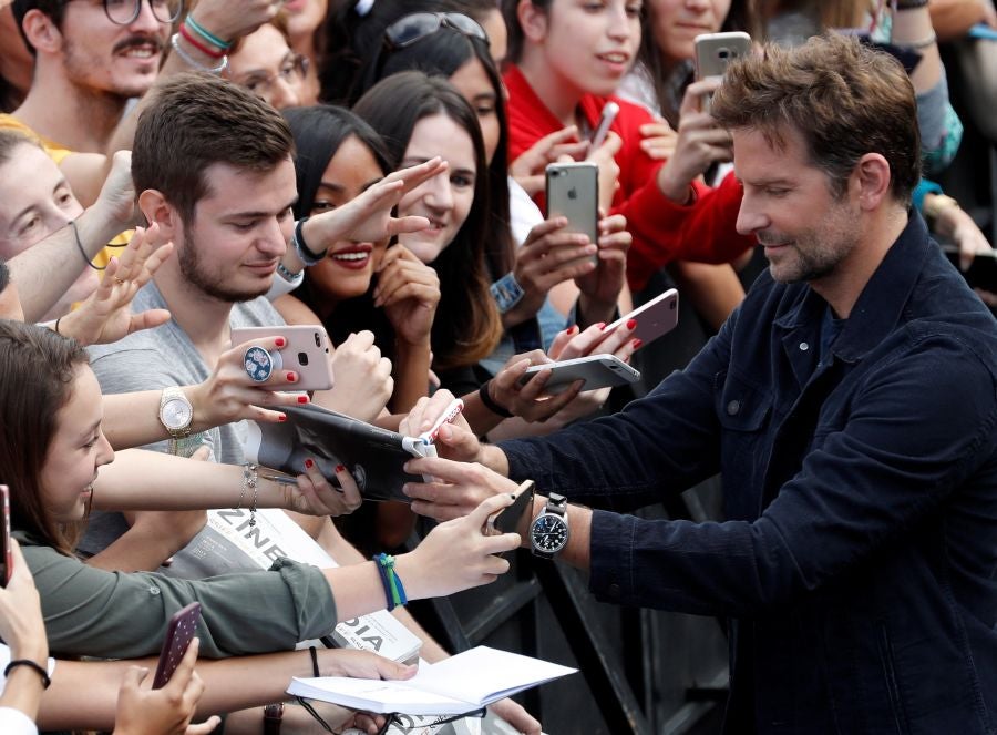 Bradley Cooper, tres veces nominado al Oscar como mejor actor, cierra la sección Perlas del Festival de San Sebastián con su opera prima como director, 'A star is born' 