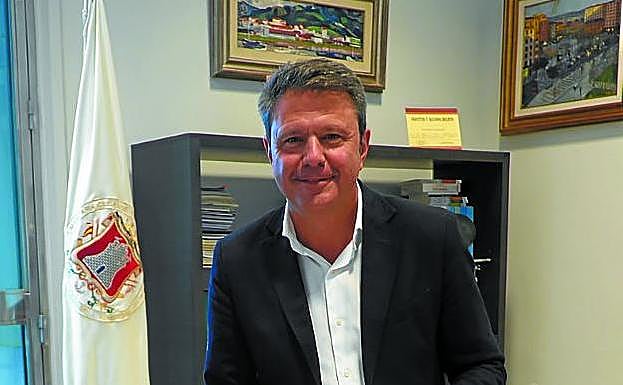 Candidato a la reelección. José Antano Santano, en su despacho, anunció ayer que volverá a presentarse a la Alcaldía.