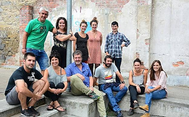 Talde zabal baten lanari esker iritsiko da igandero saioa bertsozaleengana.