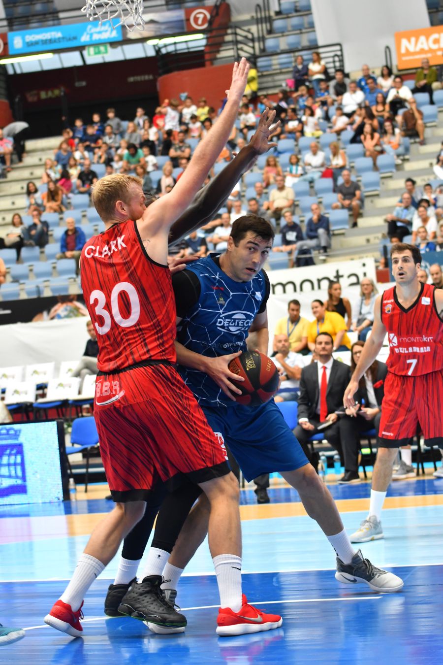 El equipo guipuzcoano cayó derrotado claramente ante el Fuenlabrada (60-76) en la primera jornada del campeonato.