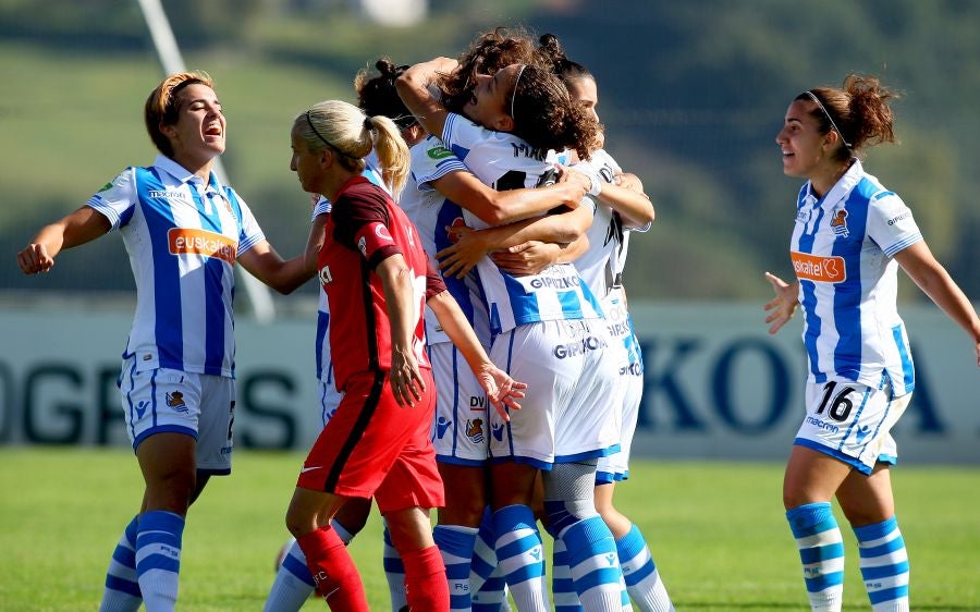 La Real ha vencido al Sevilla 2-0 este mediodía en Zubieta y es segunda en la clasificación con tres triunfos, un empate y cero derrotas.