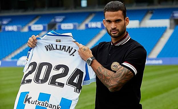 Willian José, tras firmar su renovación. 