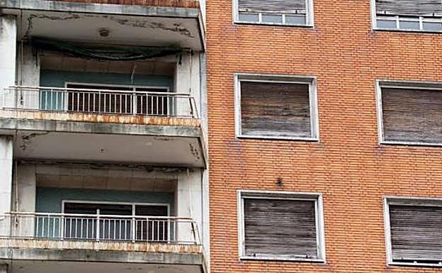 El Constitucional permite a Euskadi expropiar viviendas vacías en caso de necesidad social