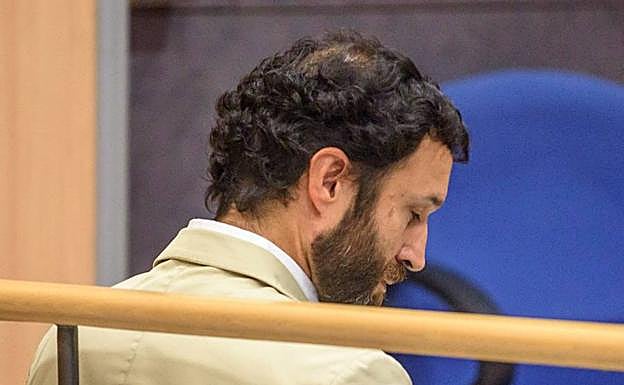 J.M.M., acusado por abusos sexuales al ex alumno de Gaztelueta, durante el juicio en la Audiencia de Bizkaia.