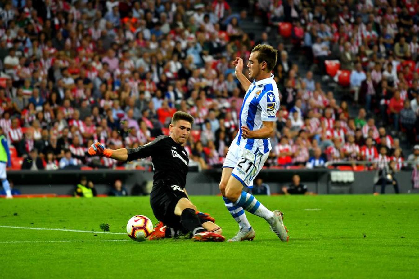 Derbi vasco disputado este viernes en San Mamés, que la Real se llevó con goles de Oyarzabal (2) y Sangalli