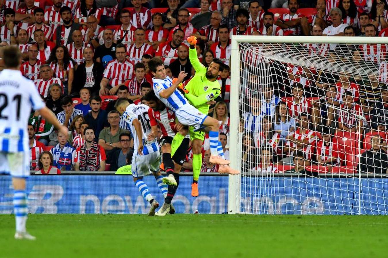 Derbi vasco disputado este viernes en San Mamés, que la Real se llevó con goles de Oyarzabal (2) y Sangalli