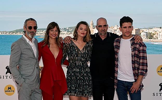 Ernesto Alterio, Michelle Jenner Adriana Torrebejano, Luis Tosar y Jaime Lorente, durante la presentación del filme en Sitges.